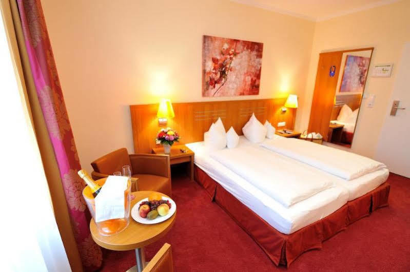 Vis A Vis Hotel